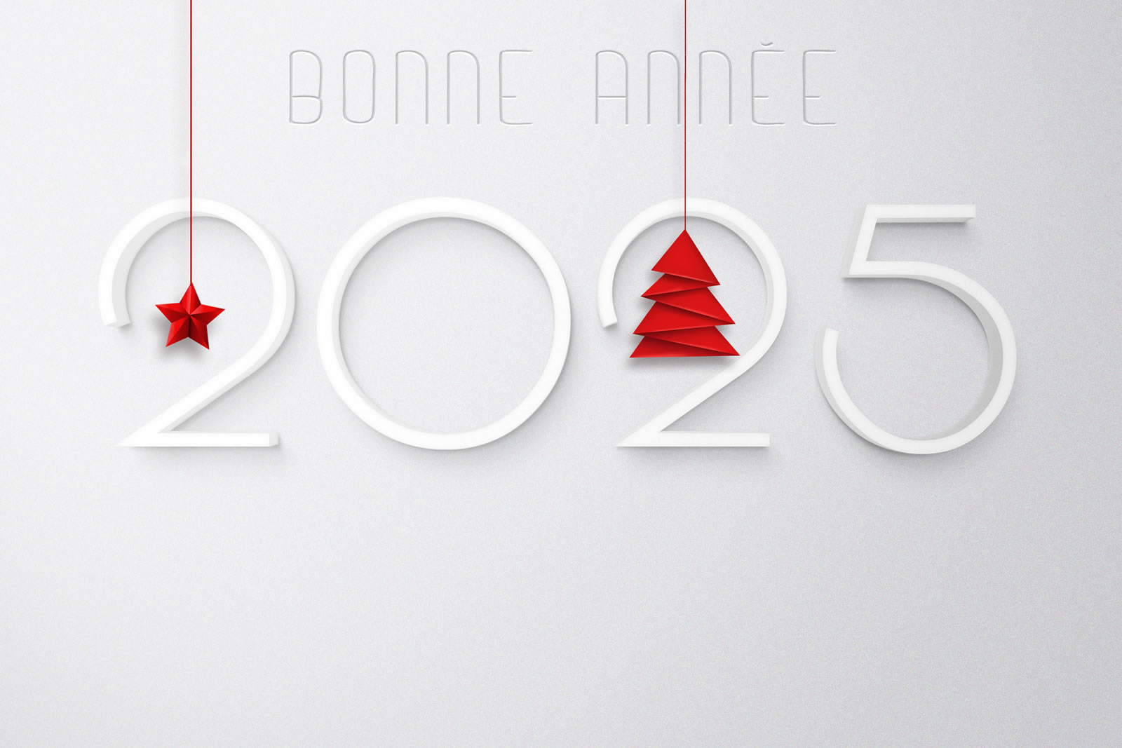 Image bonne année 2025 avec sapin de noël rouge